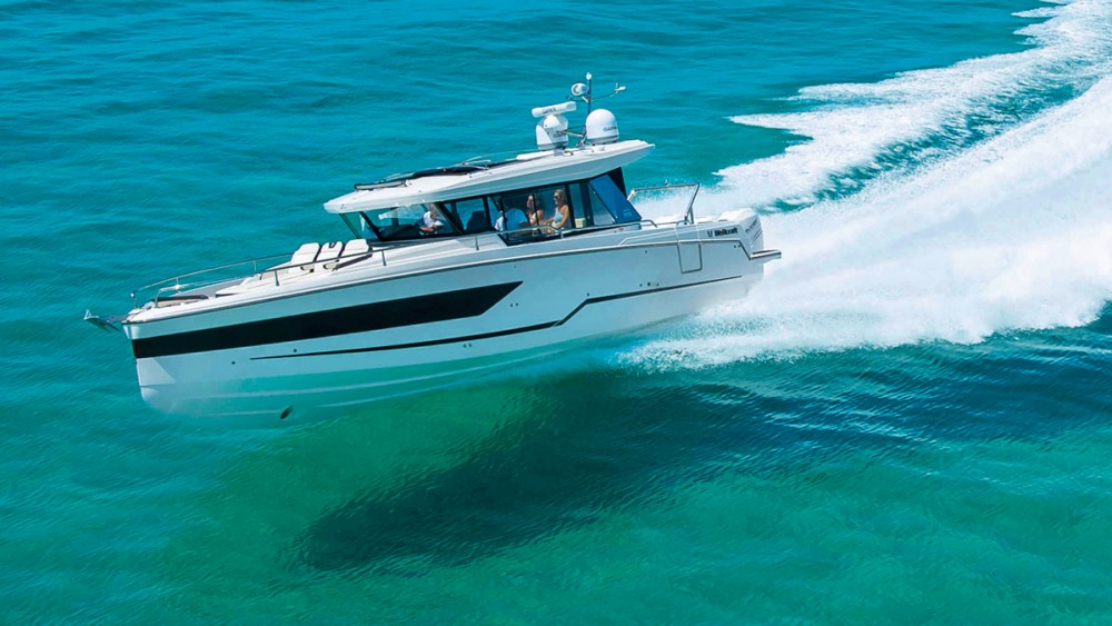 Experience the Exceptional Performance and Comfort during High-Speed Cruising with Wellcraft 355